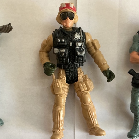 Lanard? Chap Mei? Set of six action figures. - Picture 4 of 9